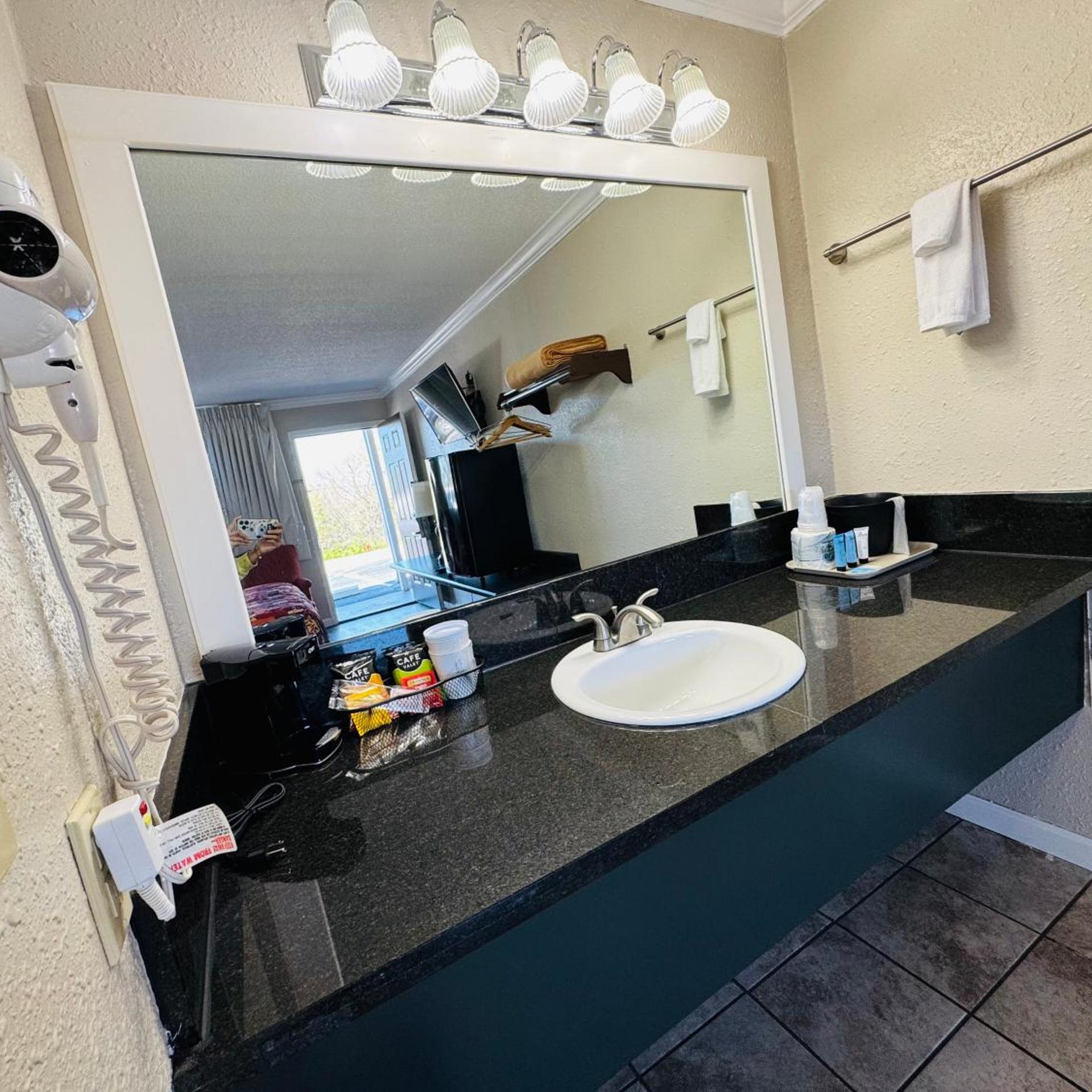 Oak Grove Inn 50/50