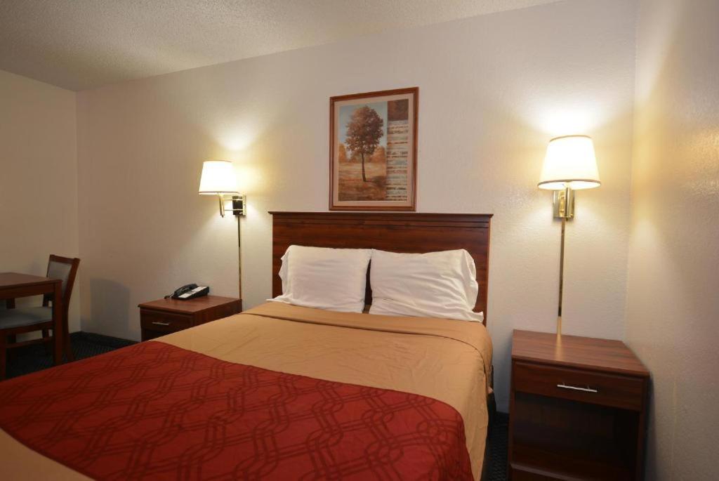 Econo Lodge West 3/14