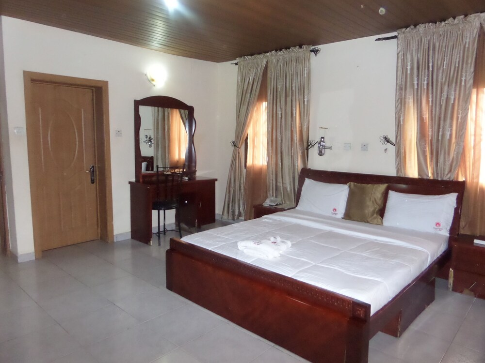 EXECUTIVE, KING BED