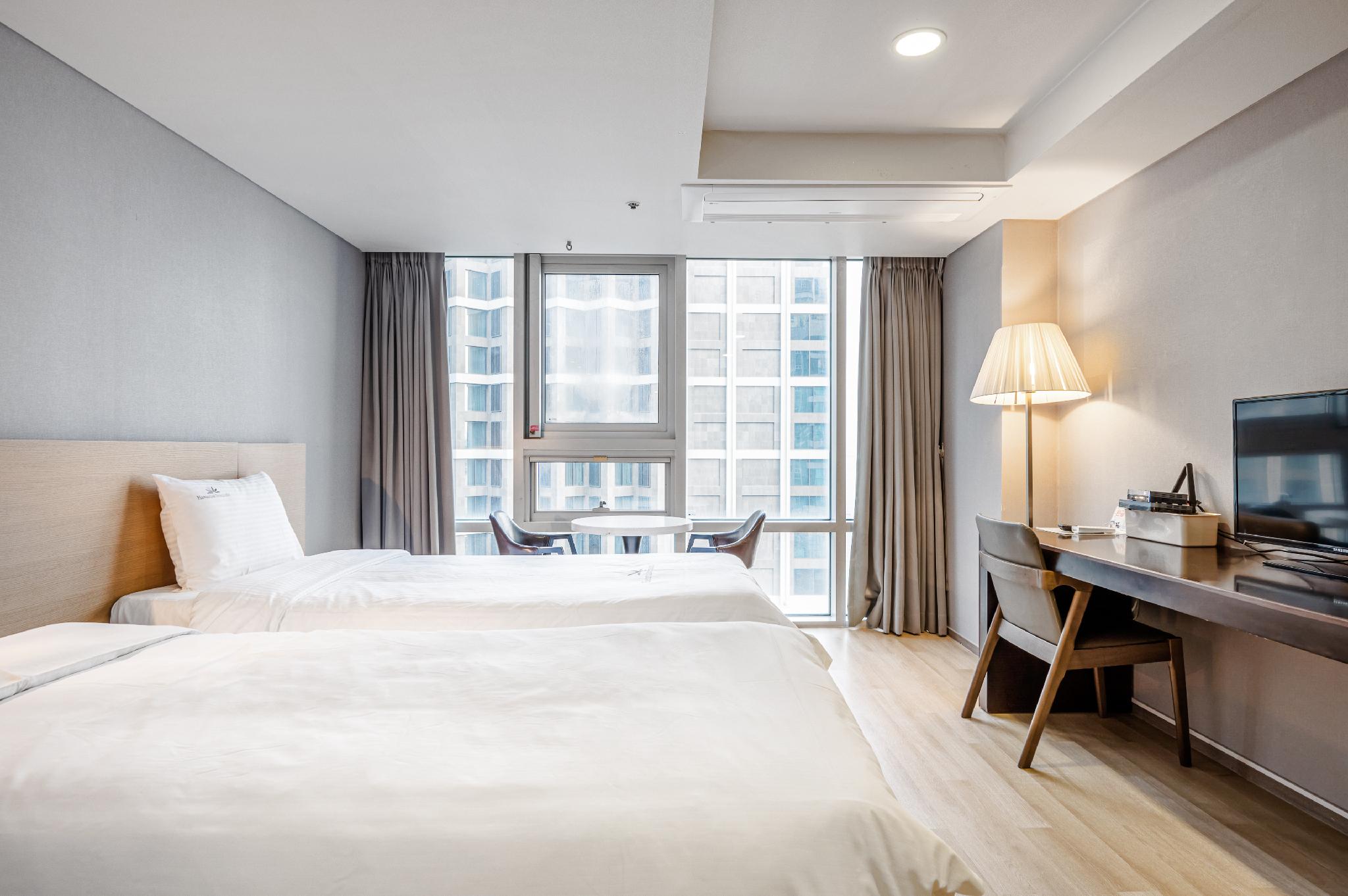 Spa, Superior, Twin Beds, Partial Ocean View