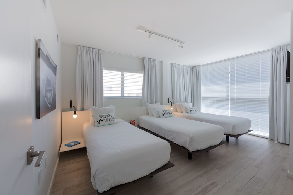 Beach Haus Key Biscayne 7/50