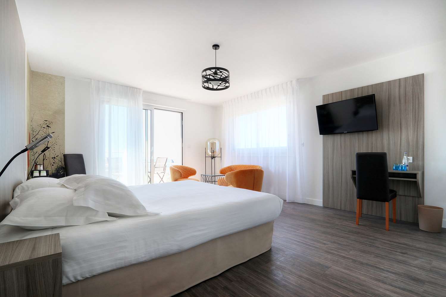 Deluxe, Queen Bed, Balcony