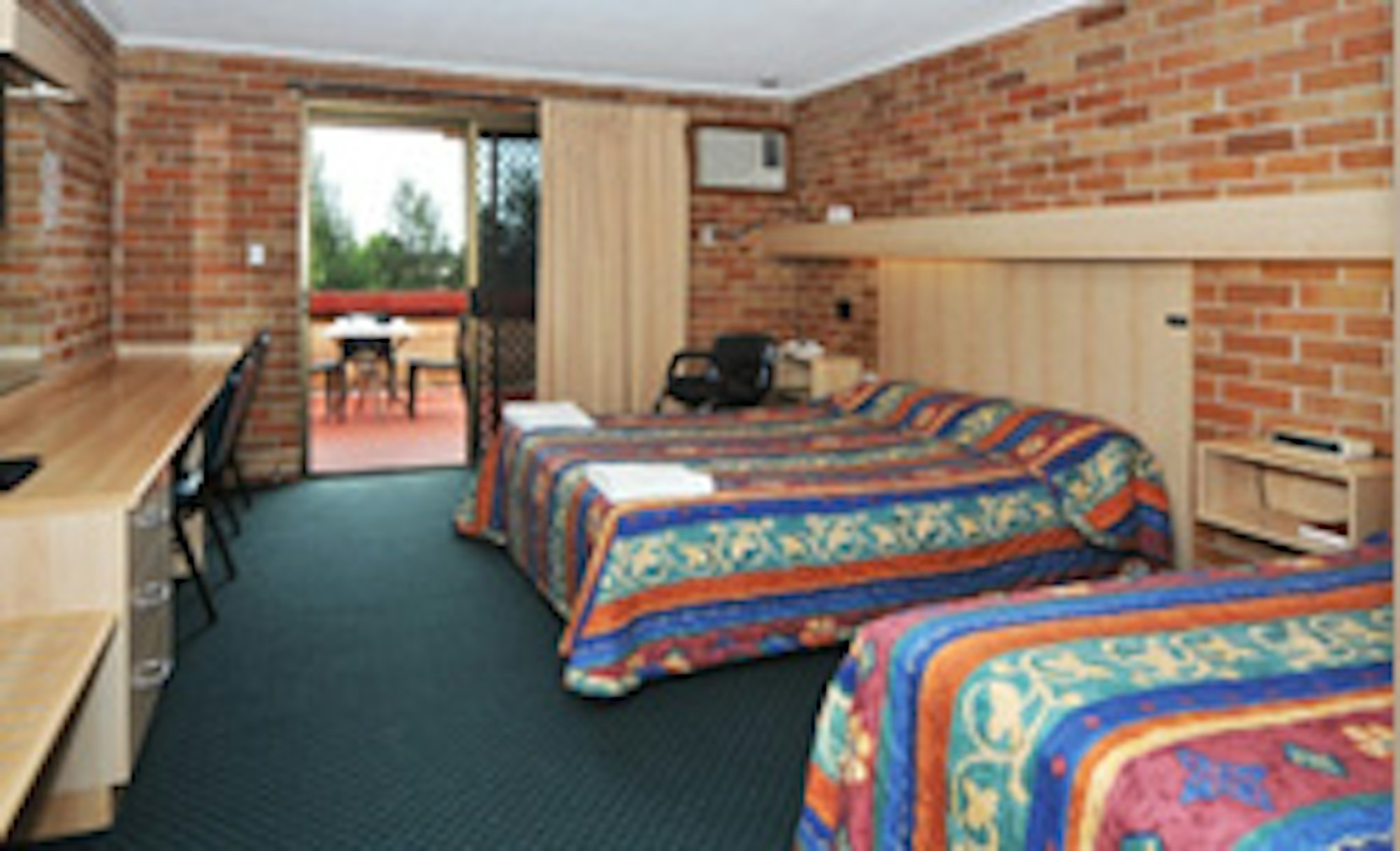 Windsor Riverview Inn 2/4