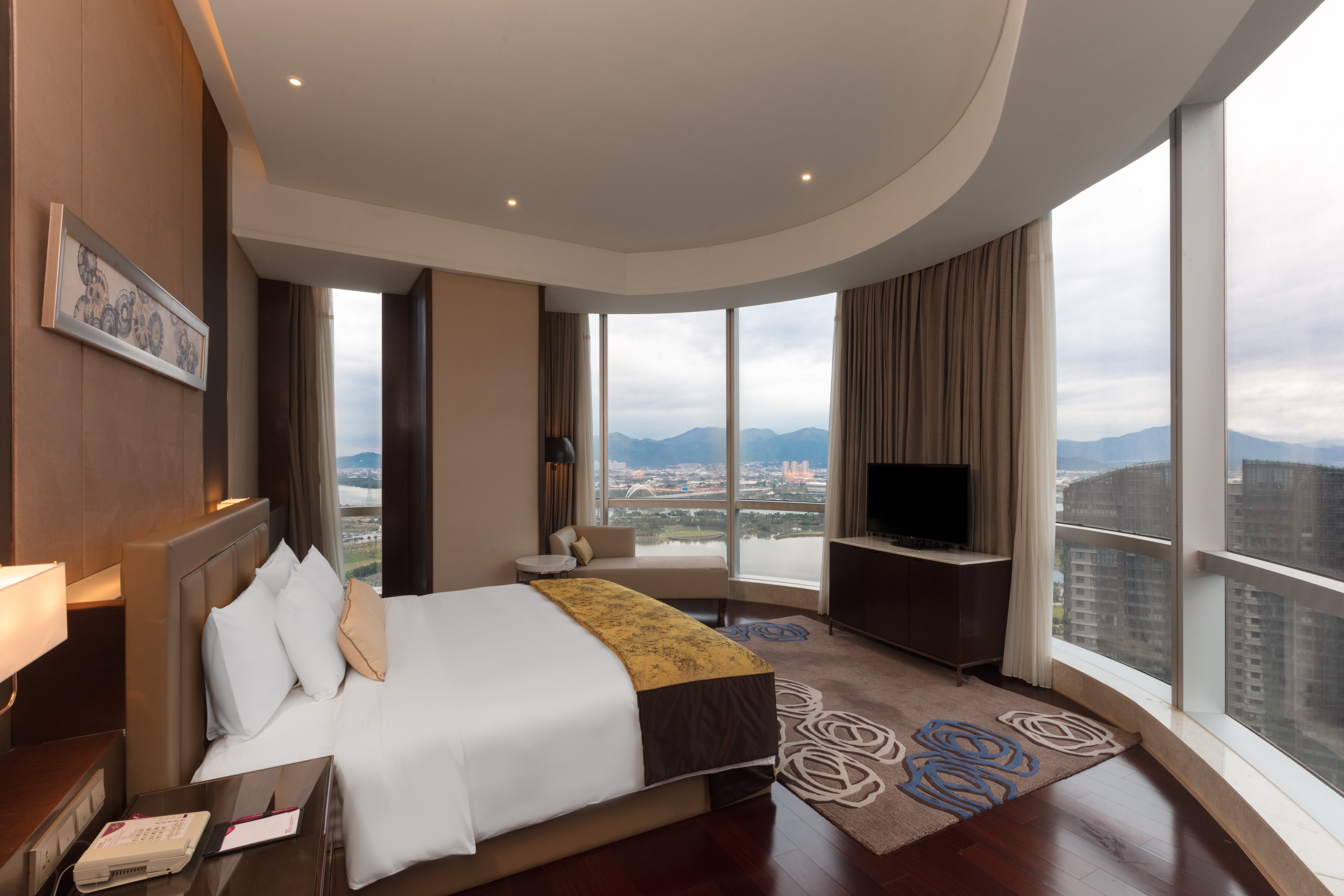 Deluxe, Suite, King Bed, Living and Dining Areas