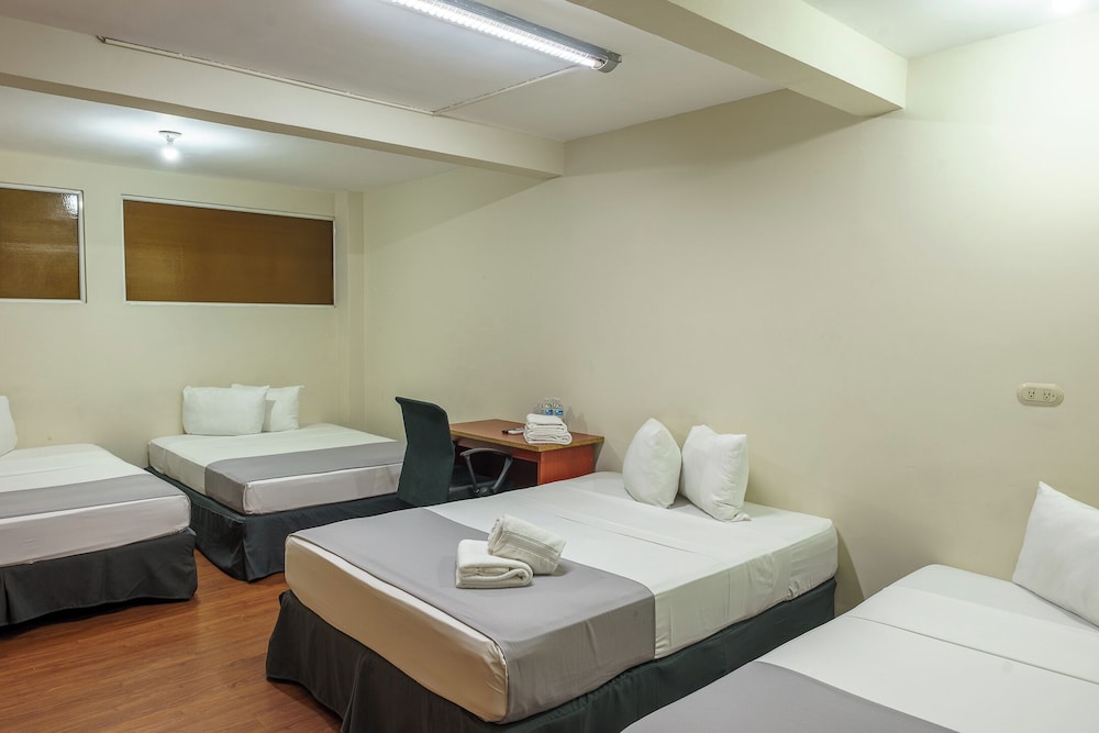 1 BEDROOM, BASIC, QUADRUPLE