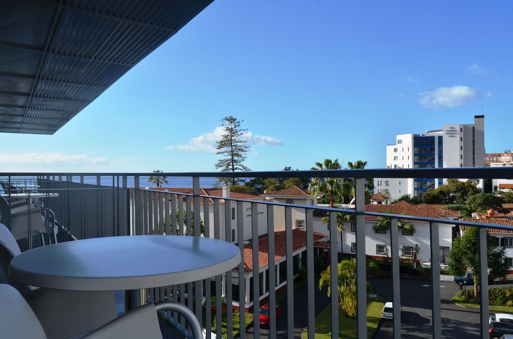 Madeira Bright Star Hotel 45/59