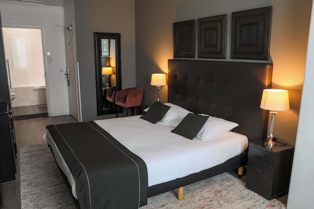HOTEL CHARIOT 13/50