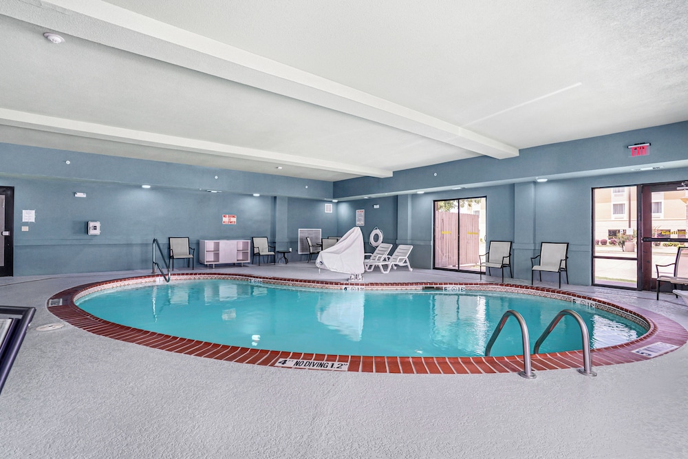 Holiday Inn Express Hotel And Suites Van Buren Ft Smith Area 65/70