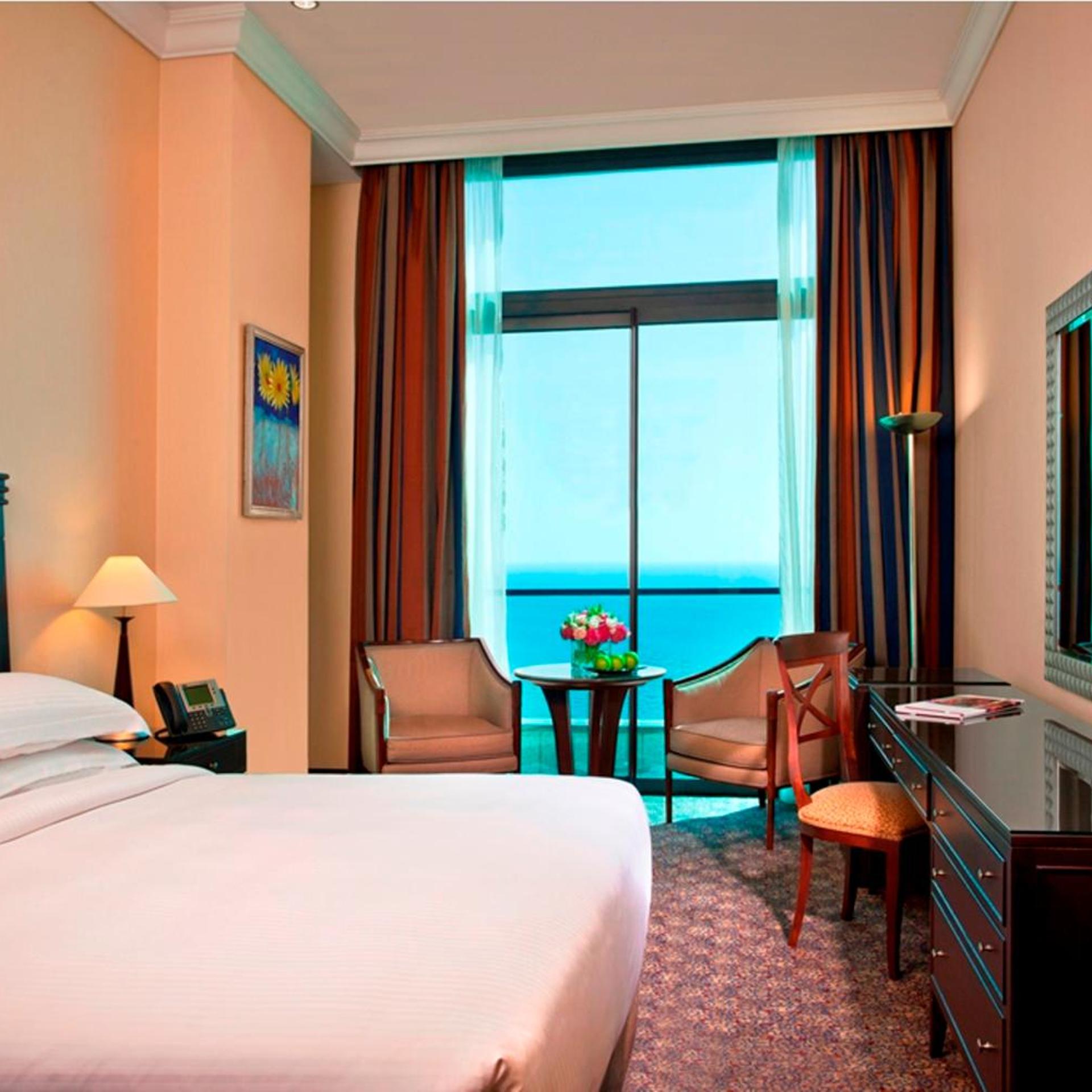 Studio King Partial Sea View: