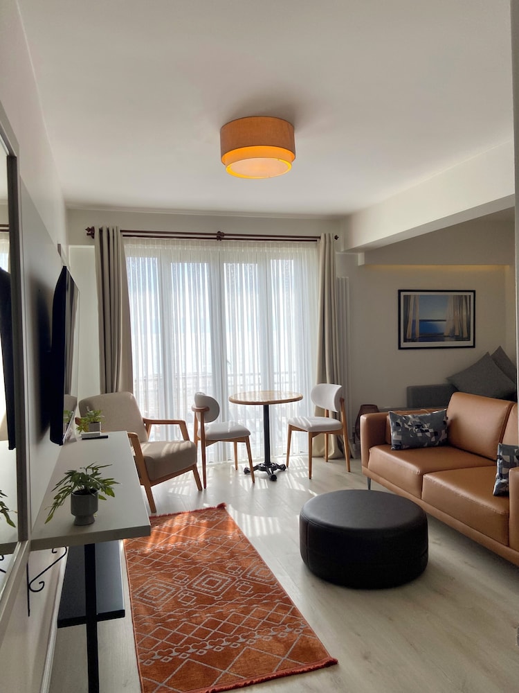 8 Rooms Boutique Hotel 30/50