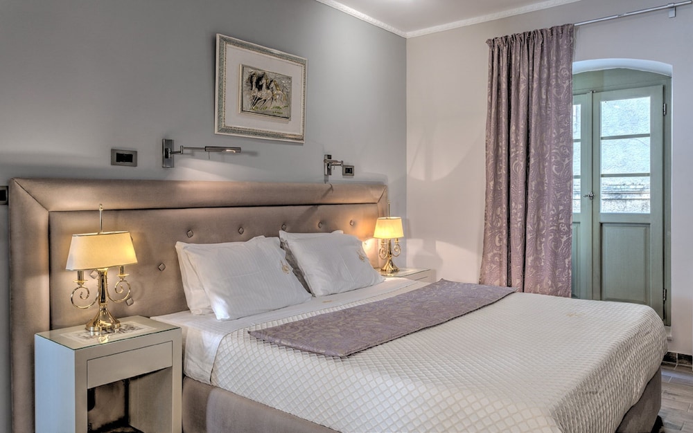 Fiscardonna Luxury Suites 7/50