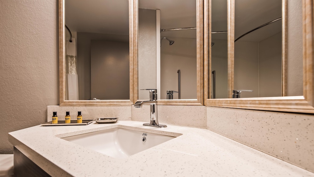 Best Western Plus Bloomington East Hotel 6/24