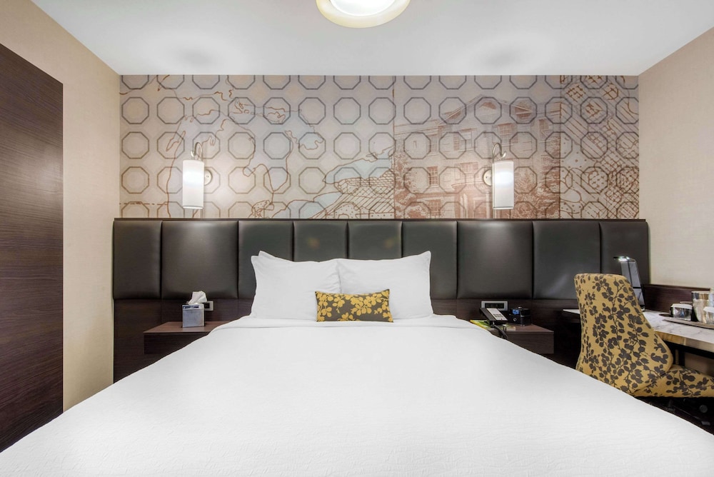 Basement, Queen Bed