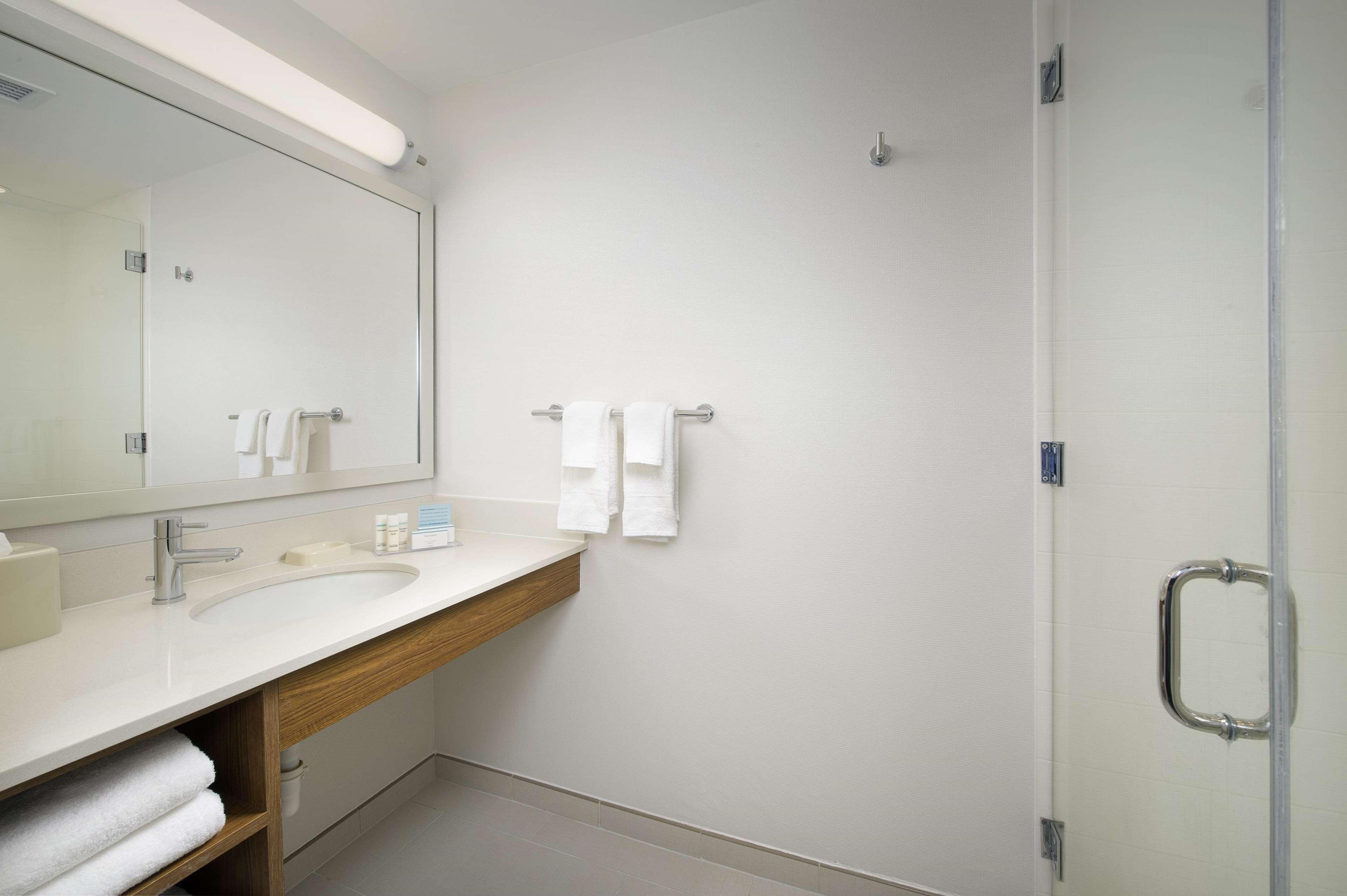 ROOM, KING BED