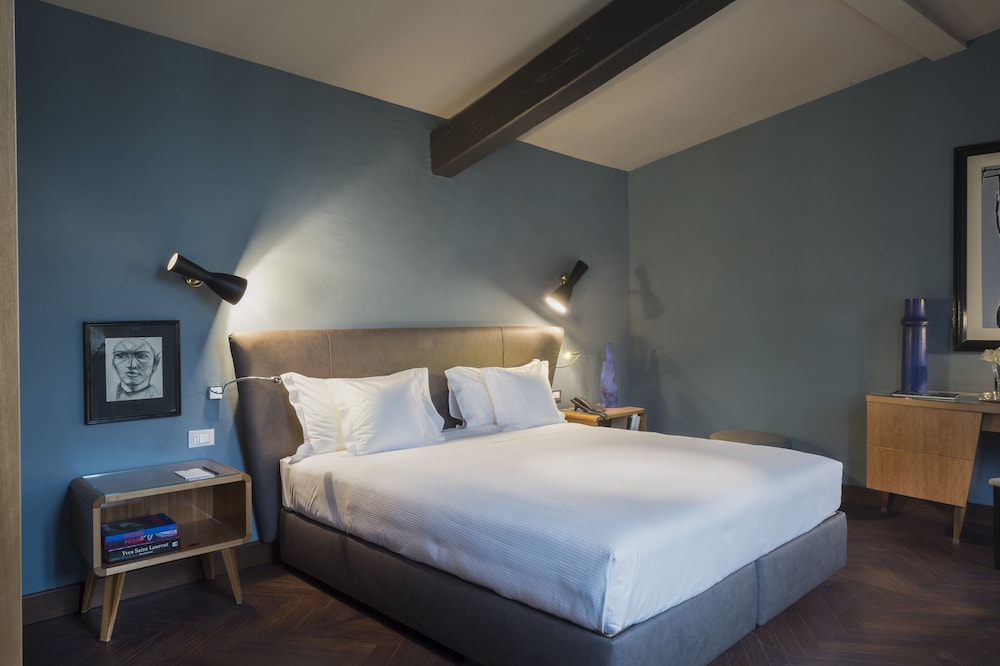 DELUXE, DOUBLE BED, CITY VIEW
