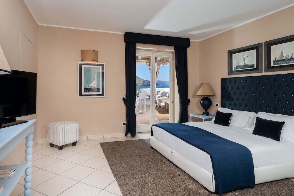 Therasia Resort Sea And Spa 37/100
