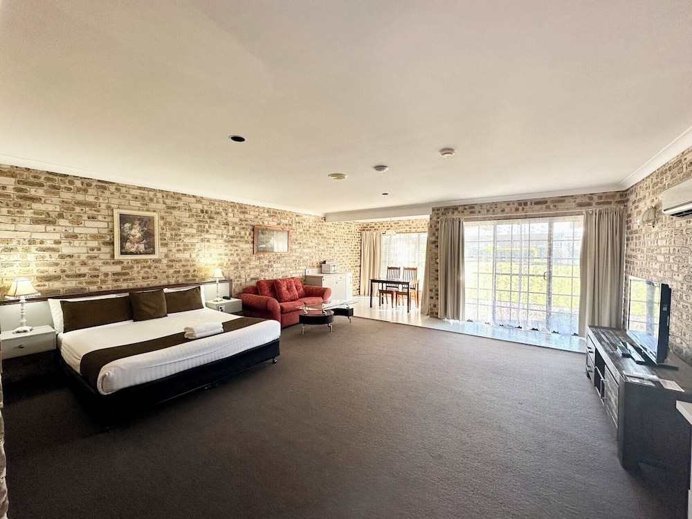 Sir Francis Drake Inn 26/69