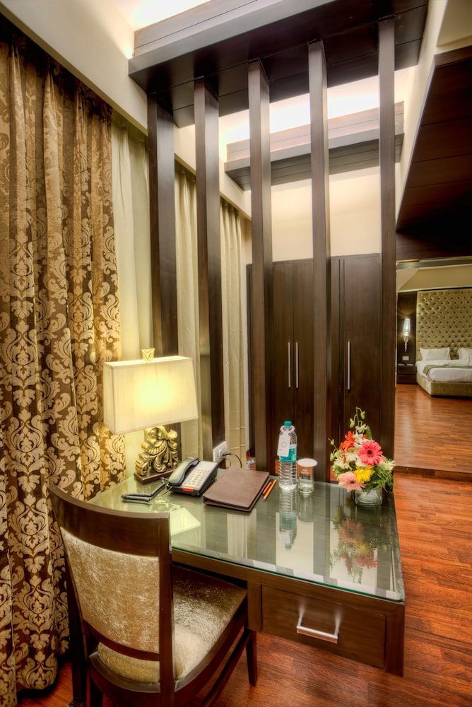 Mercure Chandigarh Tribune Chowk 45/66