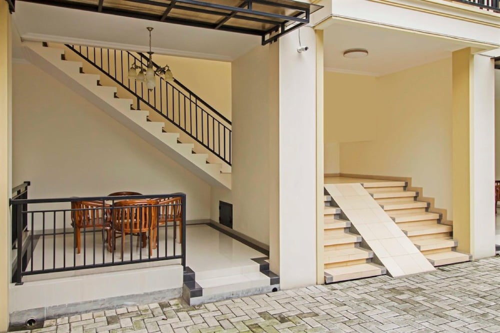 Reddoorz Near Mercu Buana University 31/55