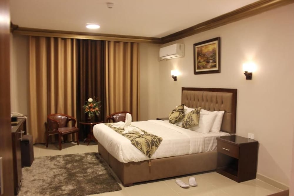 Grape Village Hotel 11/59