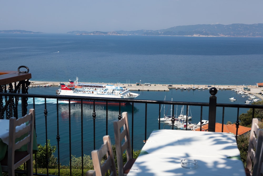 Aegean Wave Hotel 43/50