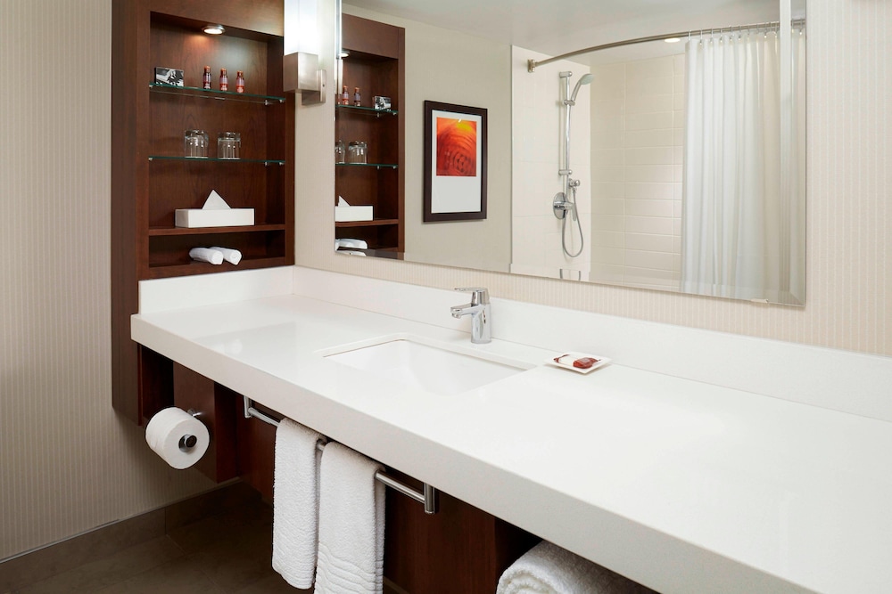 Delta Hotels By Marriott Fredericton 12/37