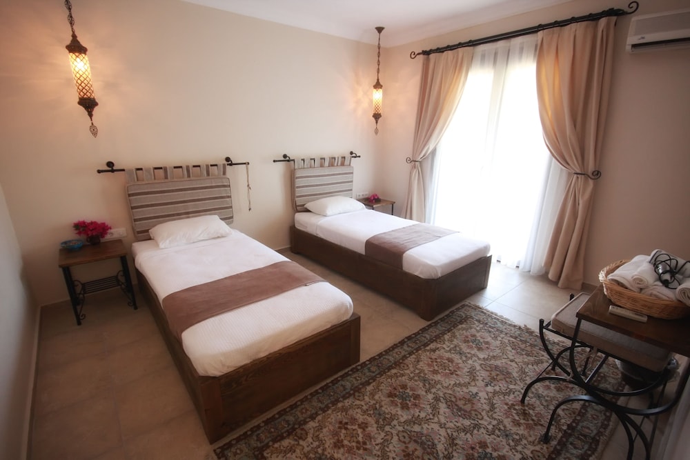 Dardanos Hotel 3/37