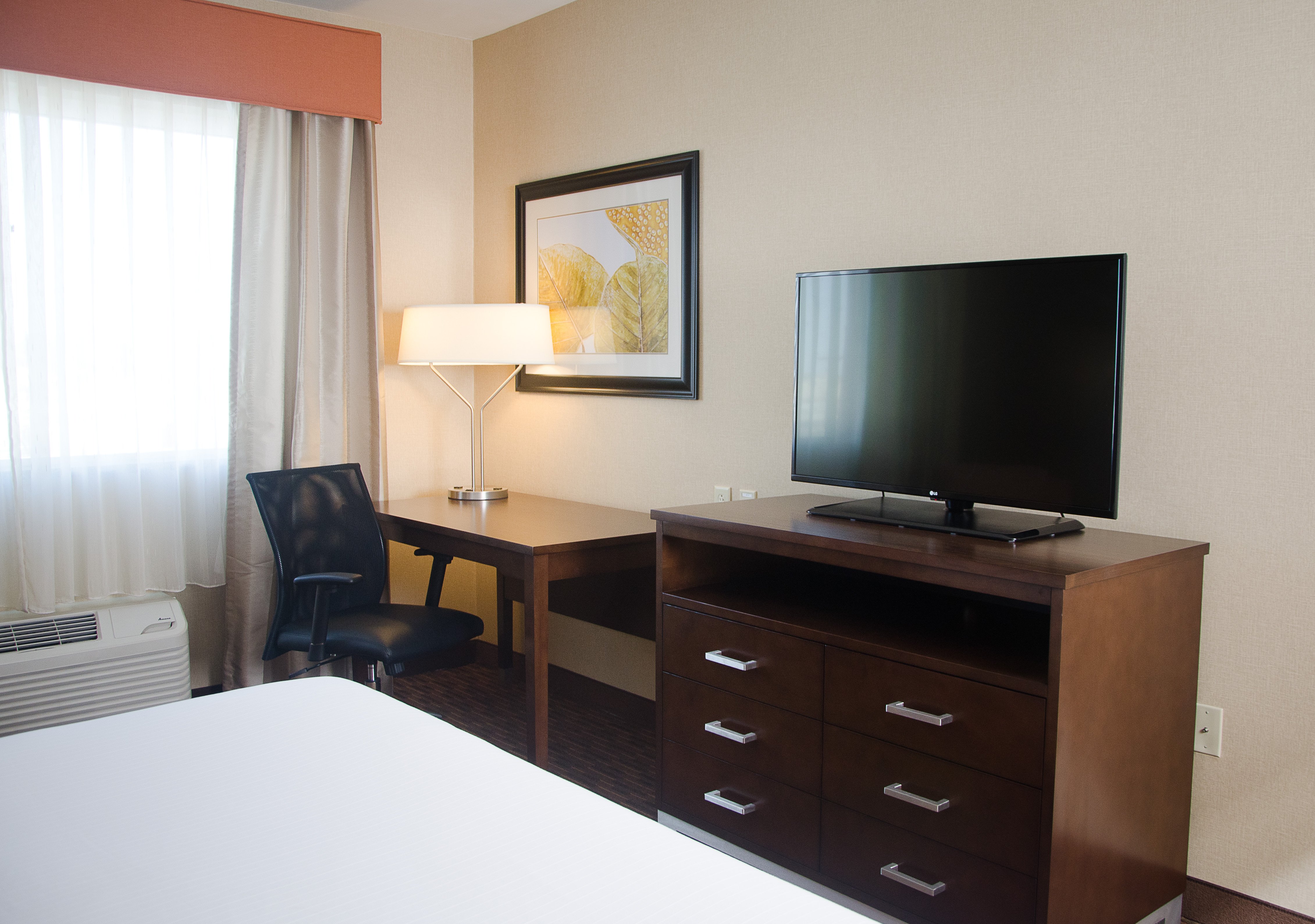 Holiday Inn Express Hotel Amp Suites Watertown Thousand Island 49/56