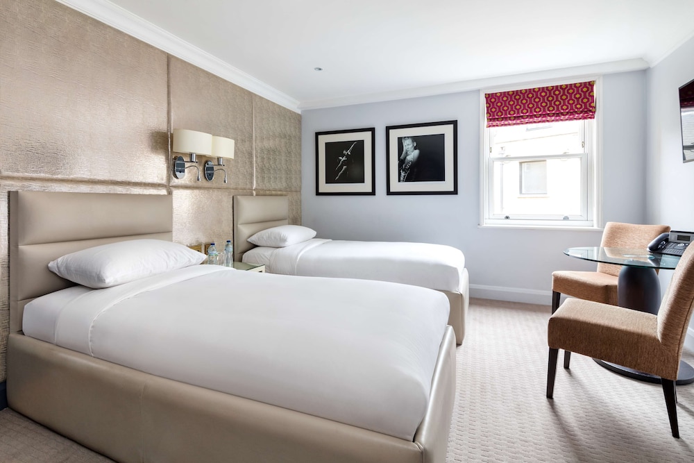 Radisson Blu Edwardian Mercer Street Hotel 11/71