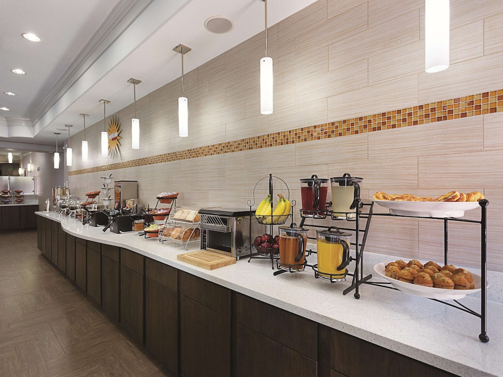 La Quinta Inn & Suites by Wyndham Houston Channelview 48/66