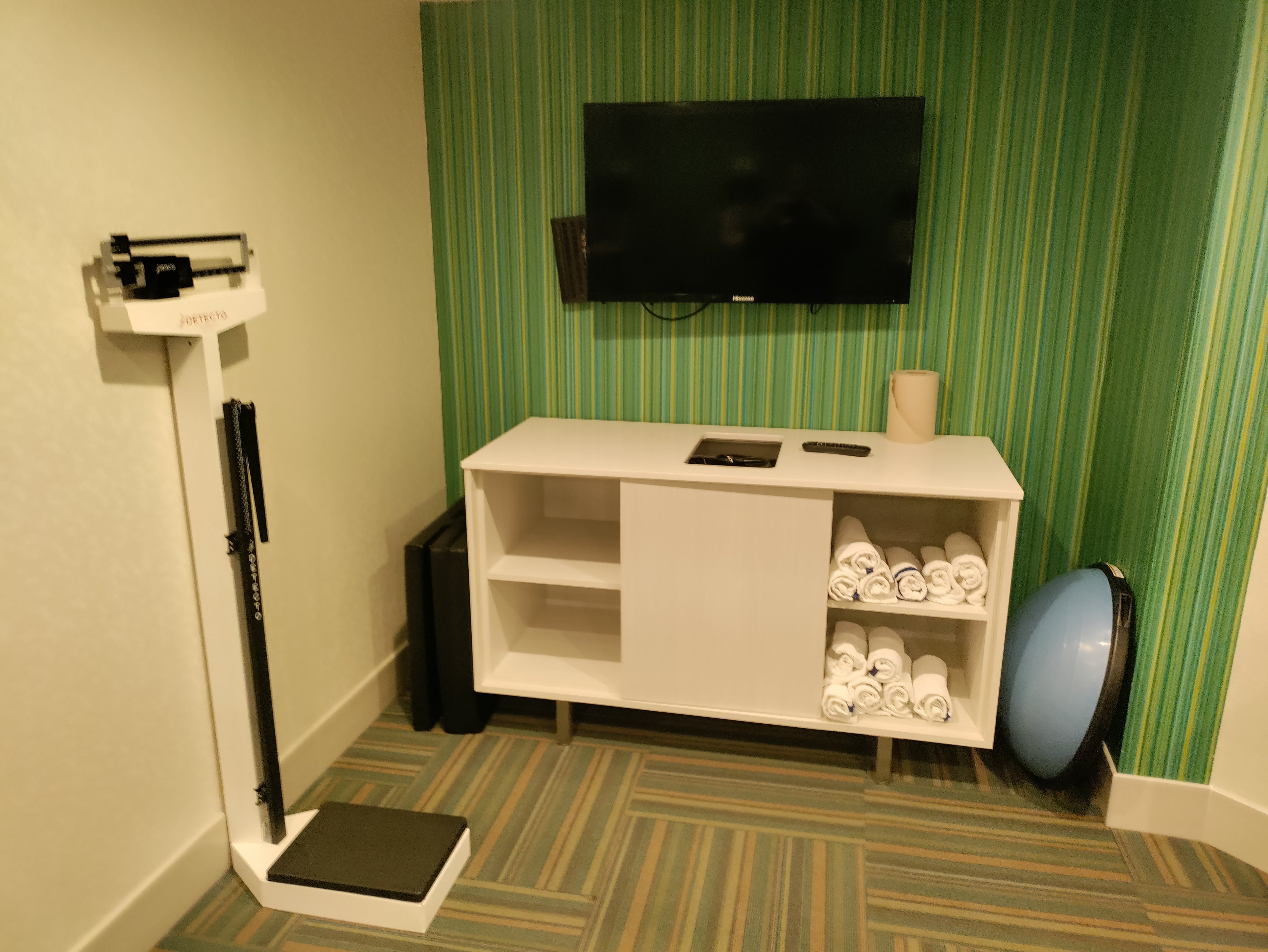HOLIDAY INN EXPRESS NEWBERG - WINE COUNTRY 56/60