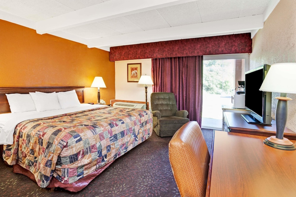 Days Inn By Wyndham Ann Arbor 13/36