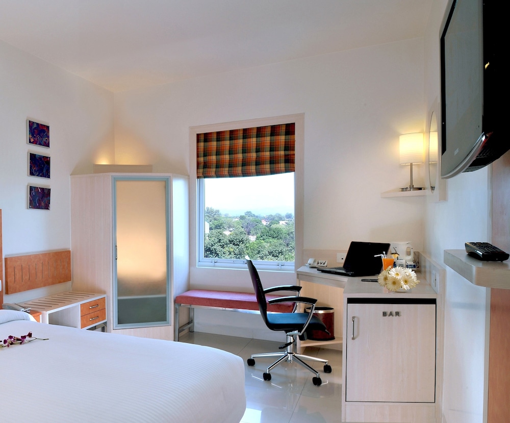 HOMETEL CHANDIGARH 43/45