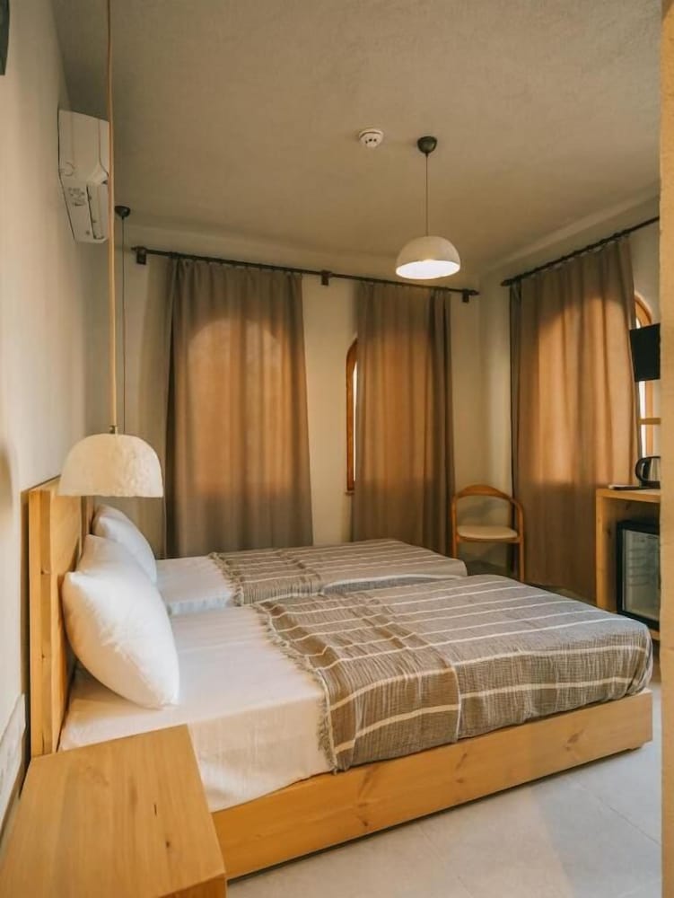 Nephos Hotel 12/50