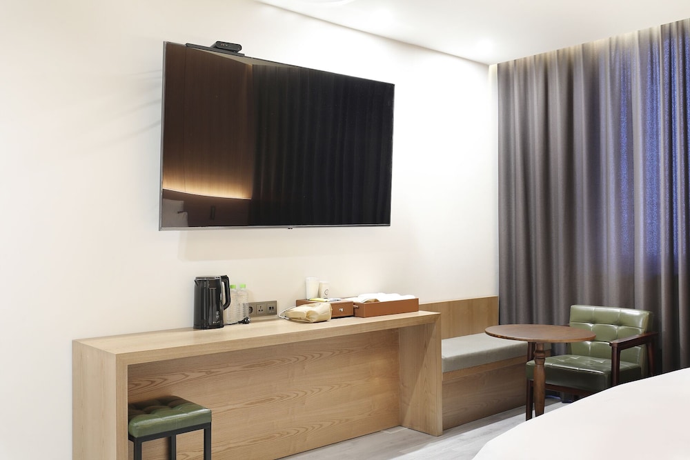 Carlton Hotel 35/62