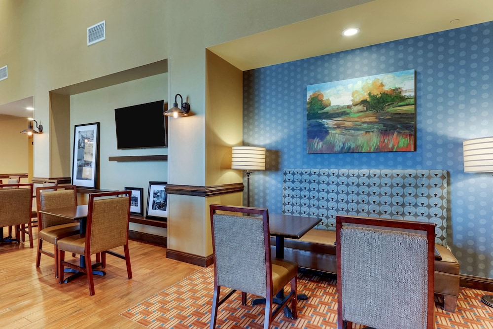 Hampton Inn & Suites Hartsville 43/76