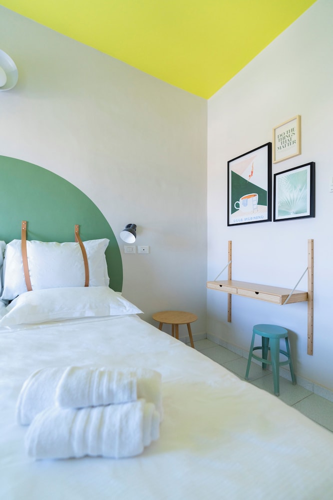 STANDARD, DOUBLE OR TWIN BED