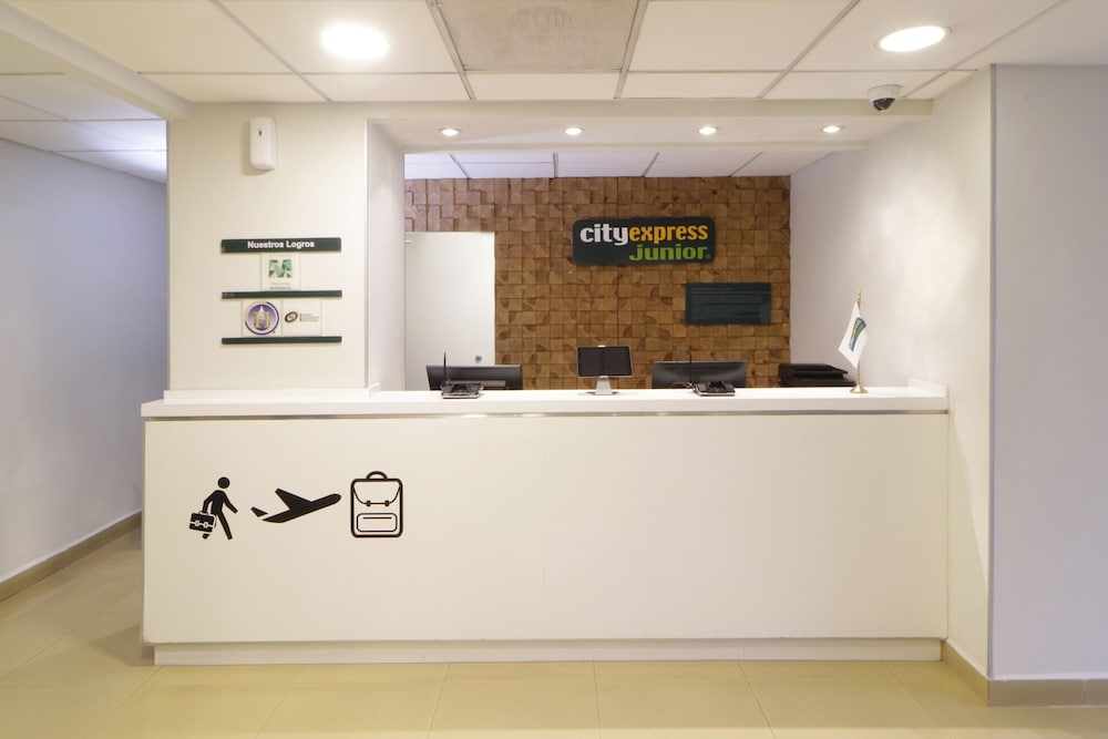 City Express Junior by Marriott Toluca Aeropuerto 7/50