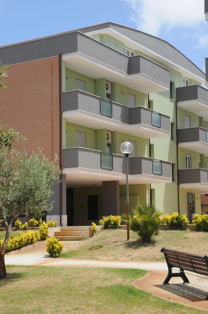 Isa Fiumicino Airport Residence 5/50