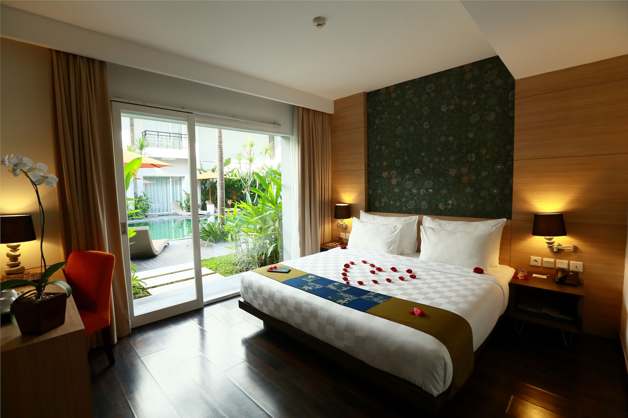 DELUXE, POOL TERRACE