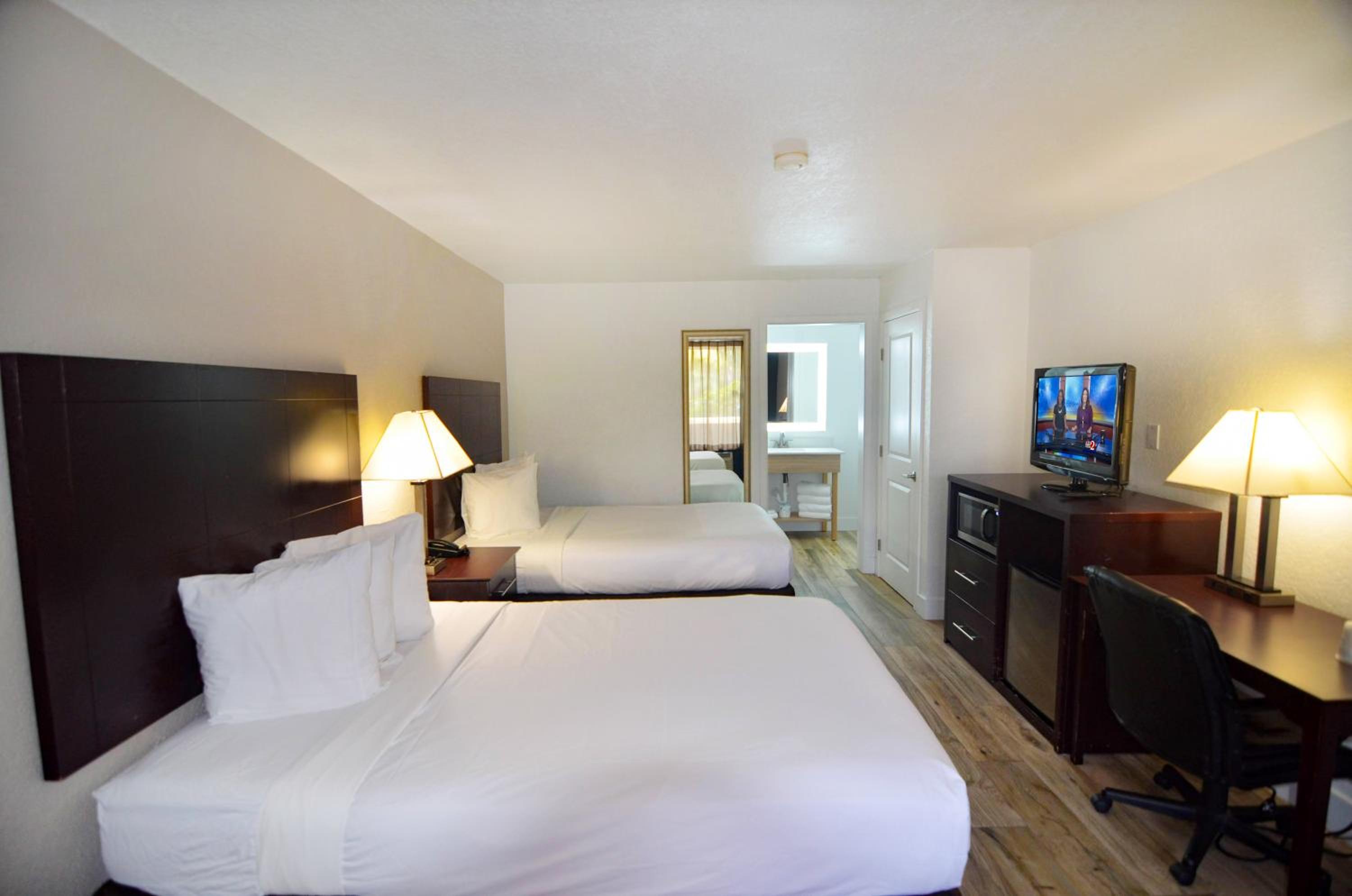 Standard, 2 Double Beds