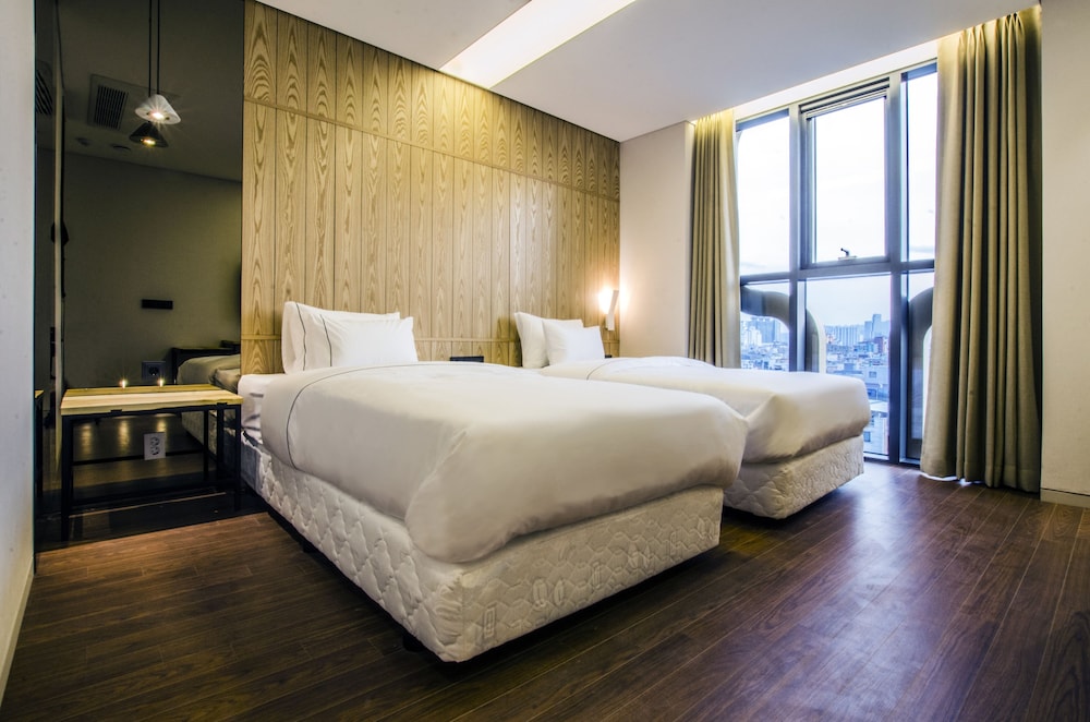 Hotel The Designers Premier Kondae 12/74