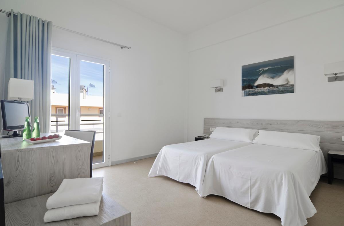 ROOM, TRIPLE