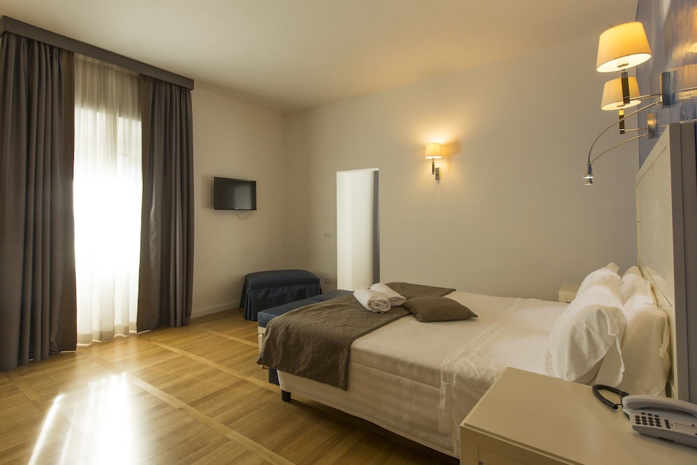 FLORIS HOTEL 49/73