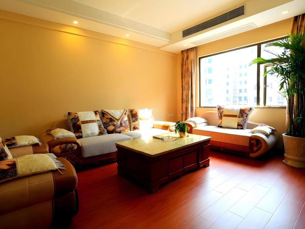 Senior, Suite, King Bed
