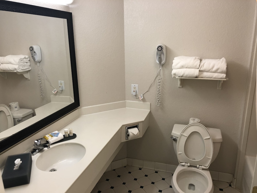 La Quinta Inn & Suites by Wyndham Jacksonville Butler Blvd 11/55