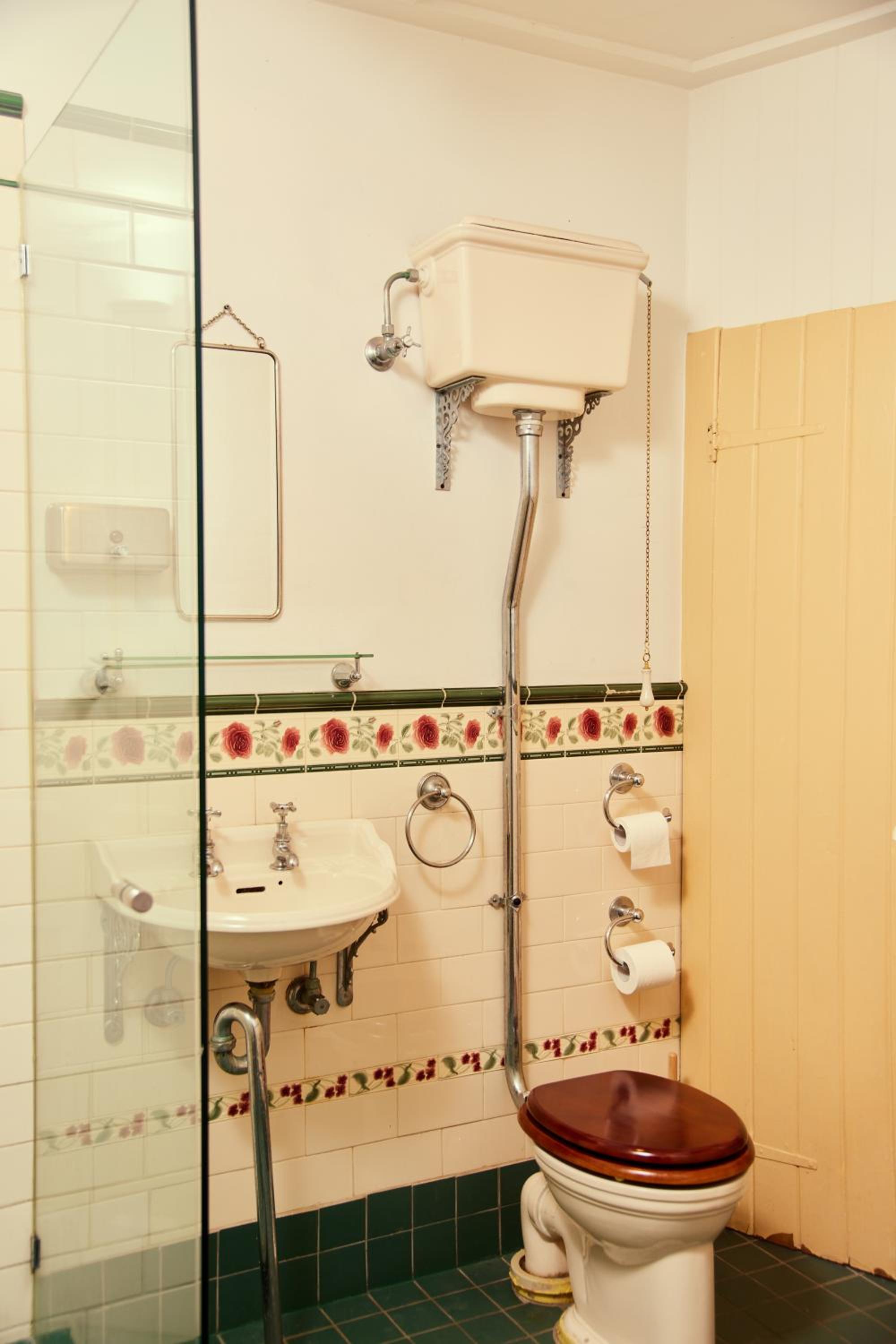 AUSTRALIAN HERITAGE HOTEL 53/53