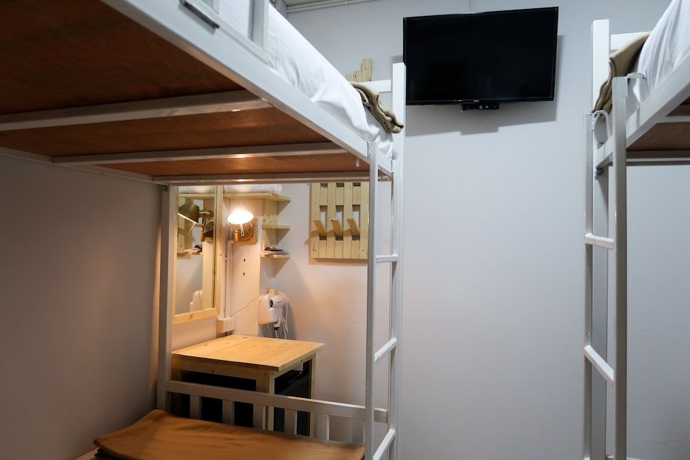 Baan Urt Suratthani Airport Hotel 37/66