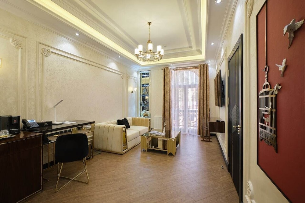 East Star Hotel 24/50