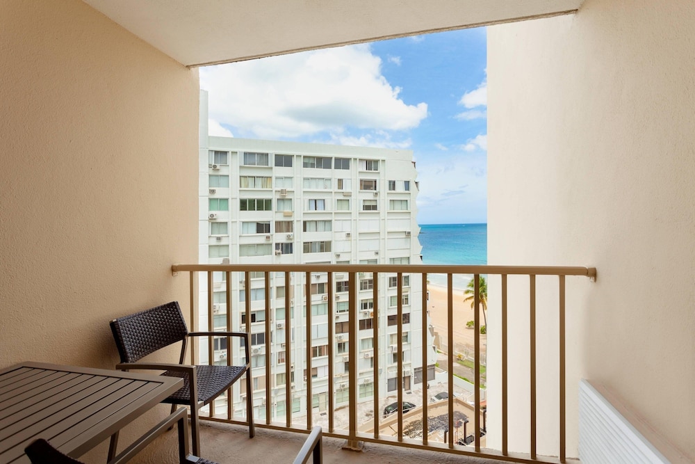 Courtyard Isla Verde Beach Resort 20/54